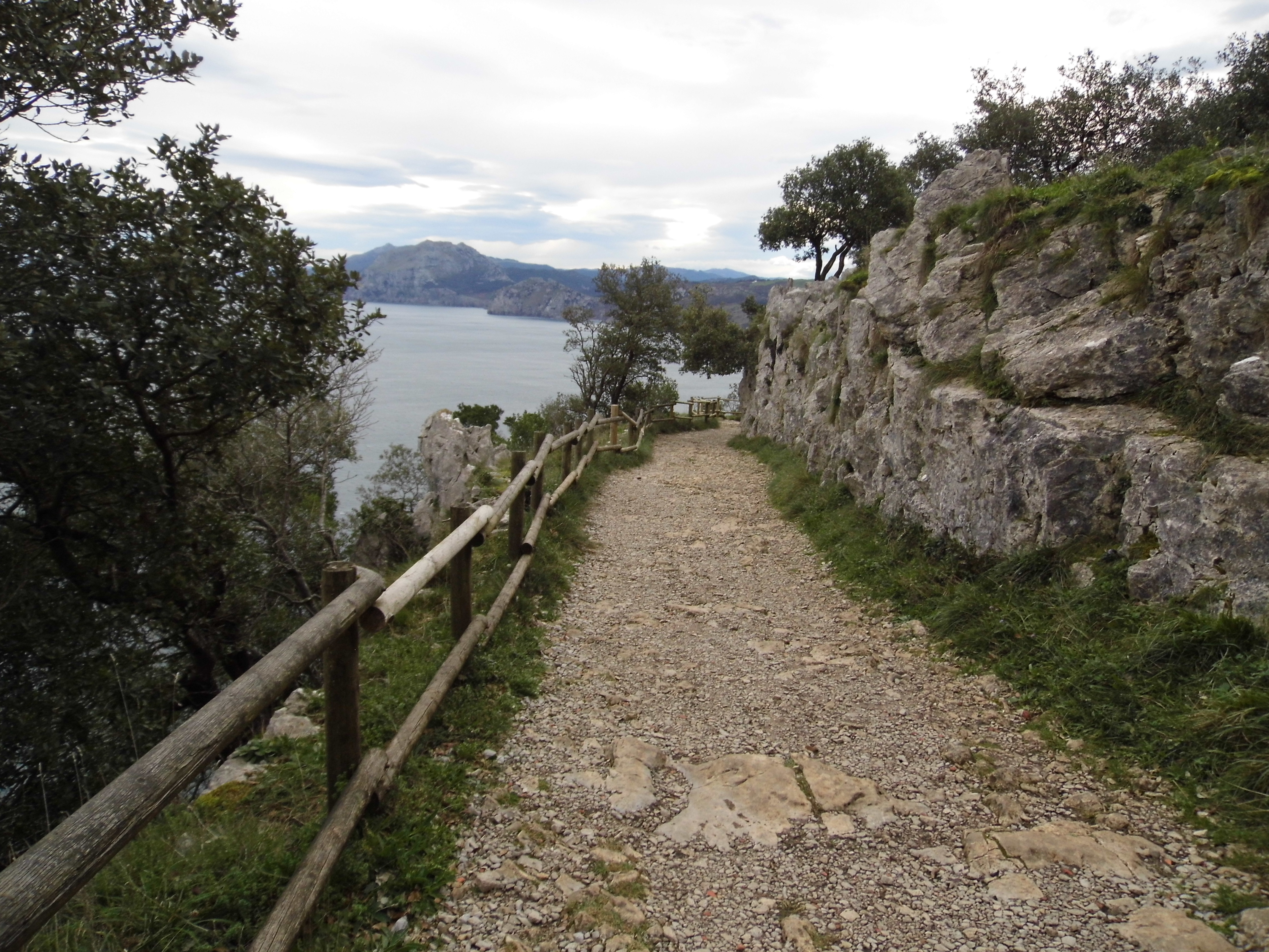 Proyecto de mejora y señalización de senderos en Santoña (Cantabria)
